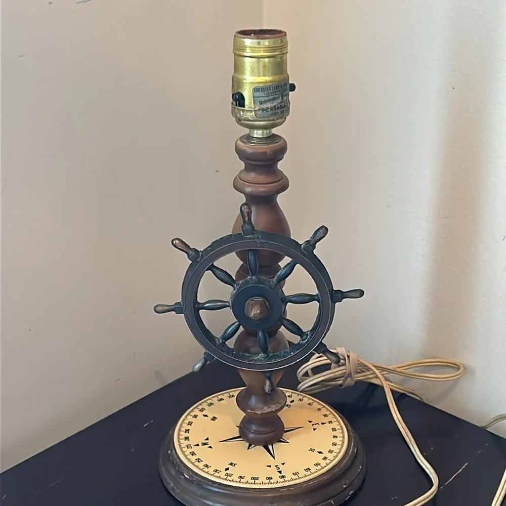 CVintage Nautical Ships Wheel Compass Table Lamp